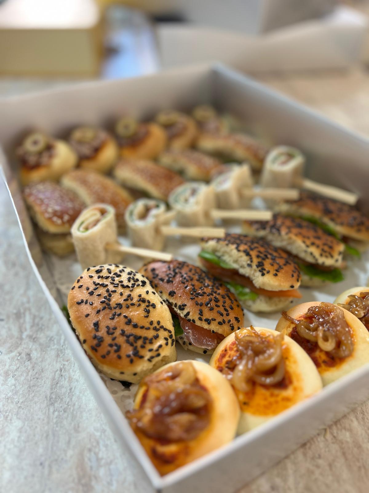 Box Shabbat — assortiment de mini-pains, blinis et sliders